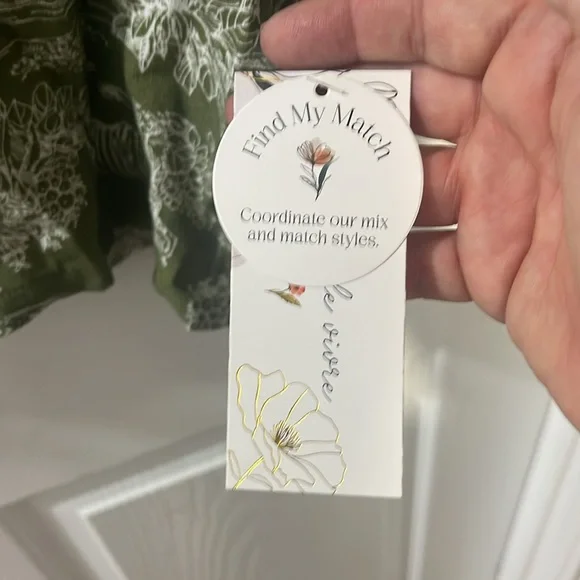 Joie de Vivre Olive Green Button-Up Women's Top - Picture 3 of 5